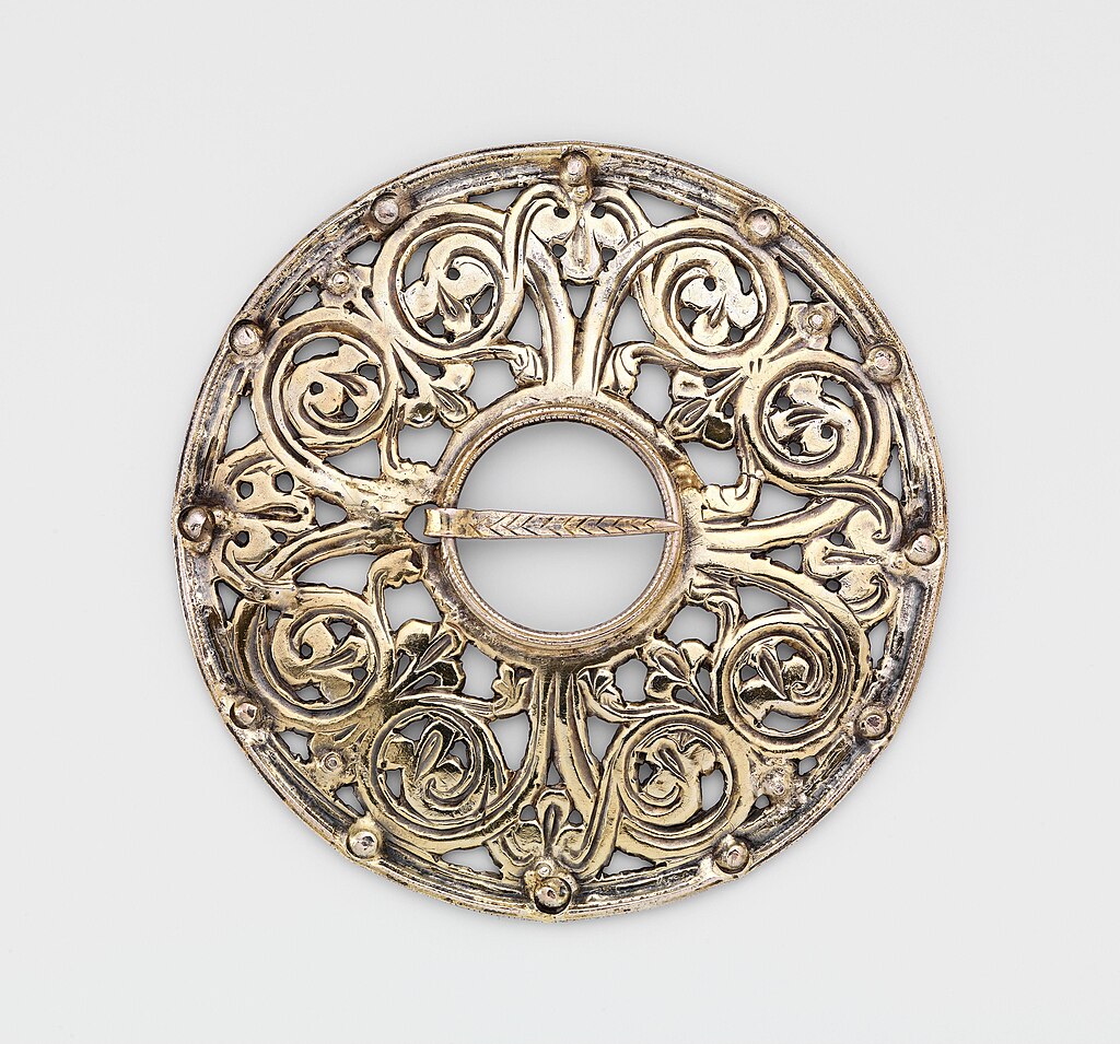 精致的金属装饰配件细节