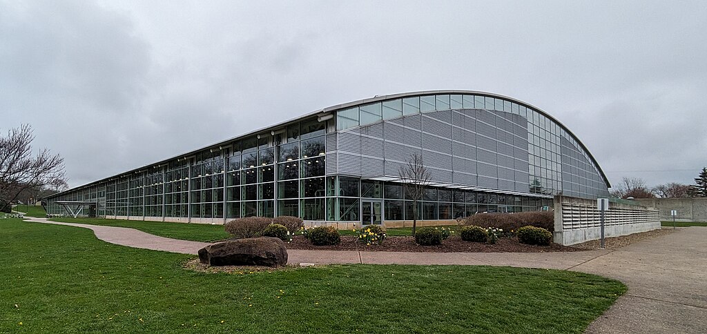 玻璃幕墙的光影反射