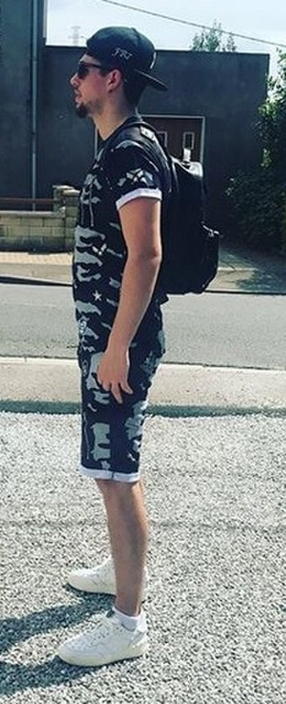 舒适自然的休闲日常穿搭