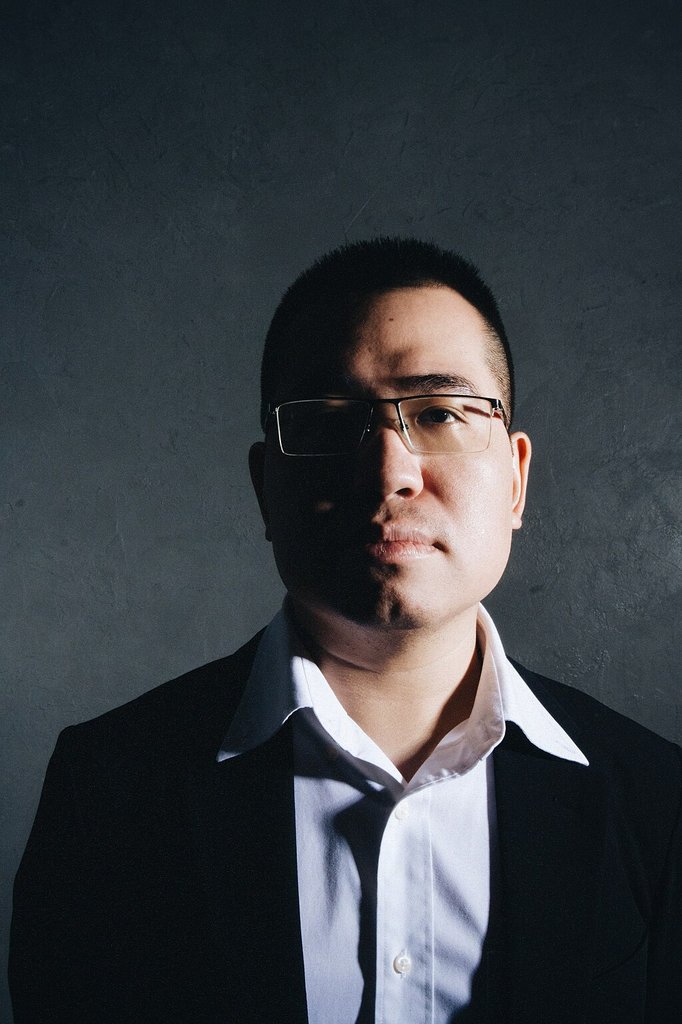 深灰色精纺羊毛西装