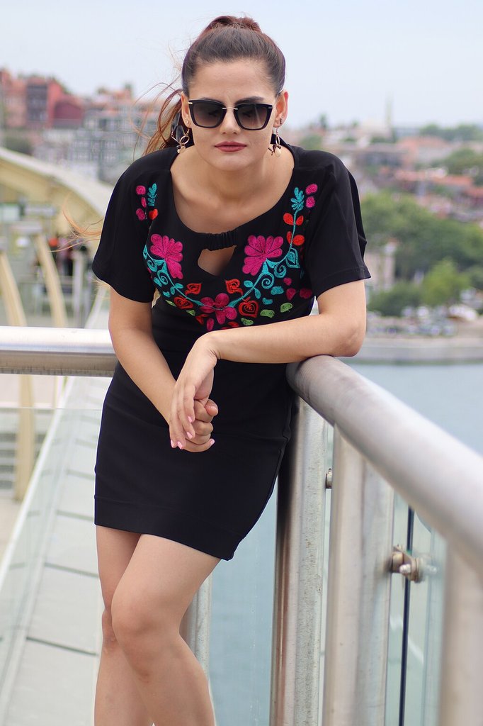 城市轮廓，是她的背景板