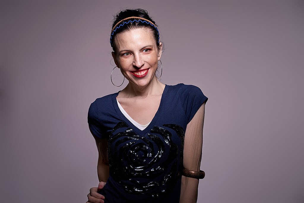 精致的面料纹理与剪裁细节