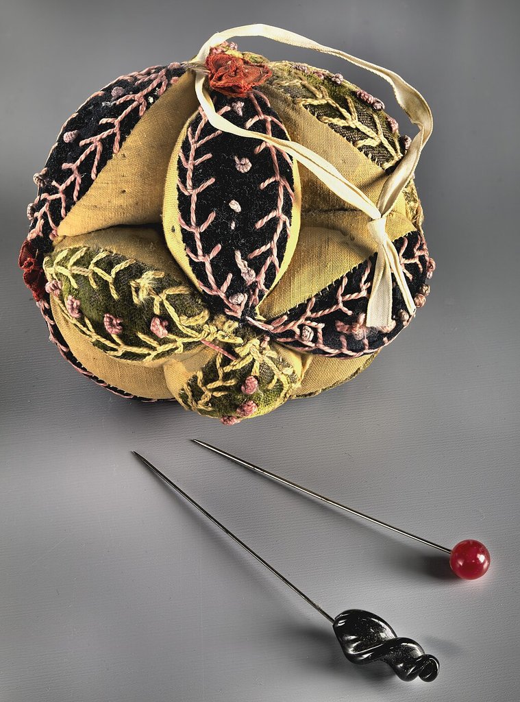 手工缝制的针线细节