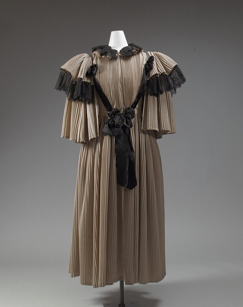 维多利亚时代晚礼服