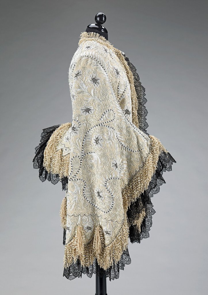 厚重羊绒围巾特写