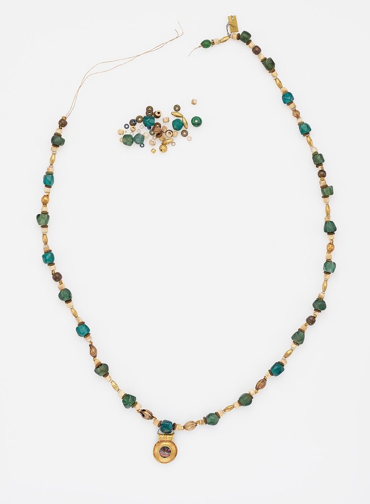 绿色宝石项链细节