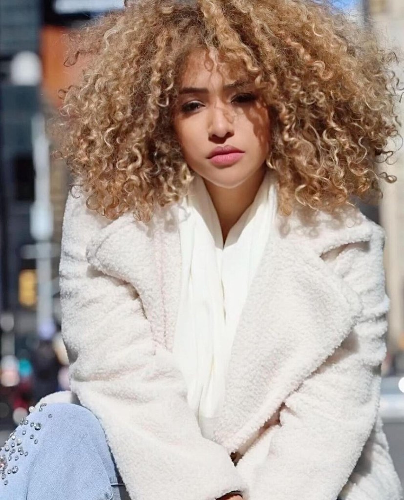 金发卷发时尚街拍