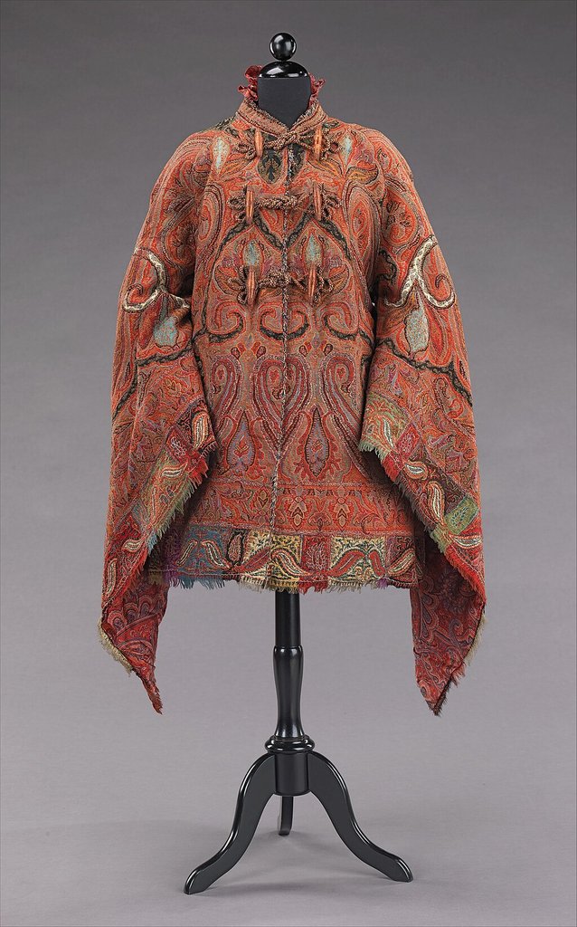 经典重塑风格 - 传统披风现代诠释