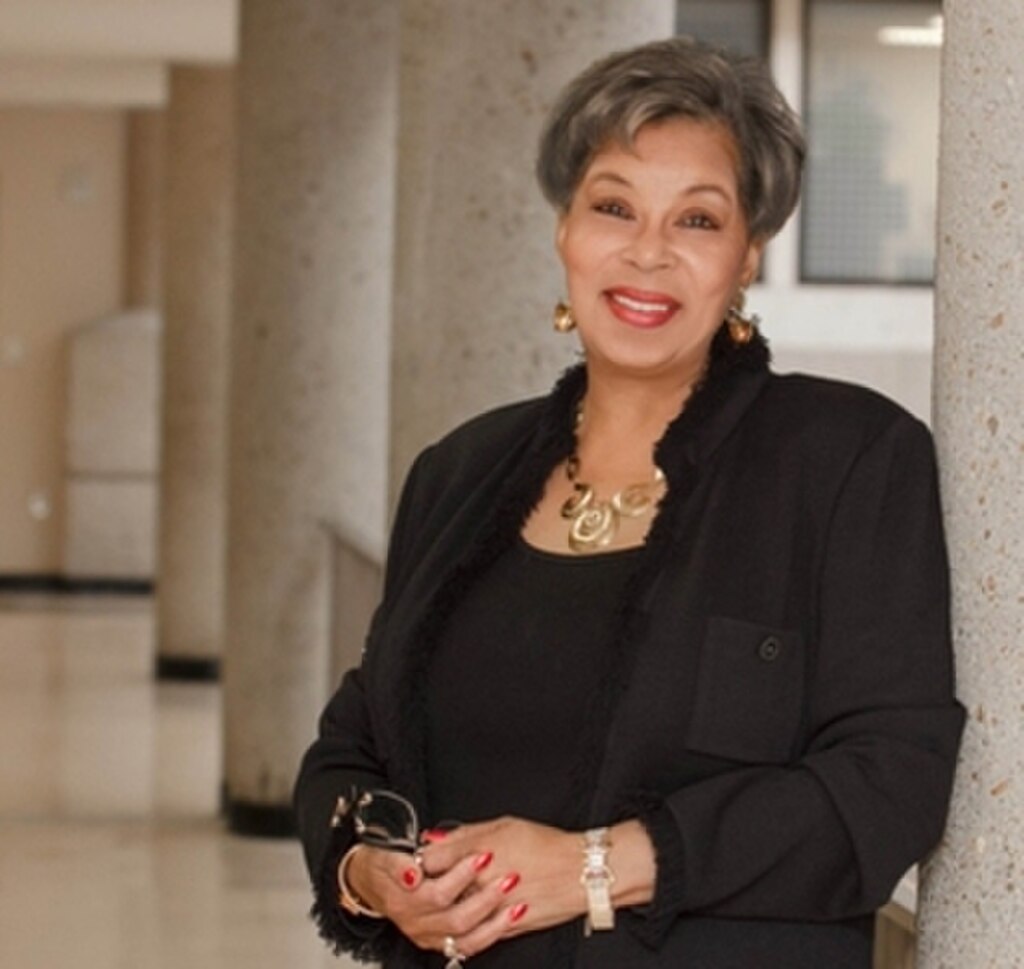 Modern Minimalist Fashion