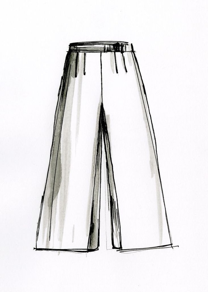 水蓝色真丝衬衫，领口有精致褶皱设计