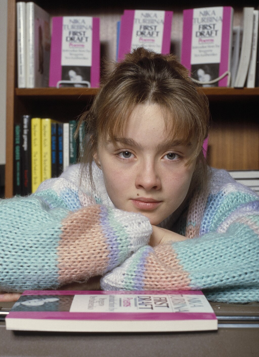 家中阅读的毛衣穿搭