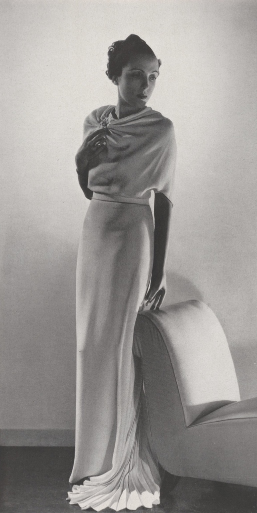 白色蕾丝连衣裙